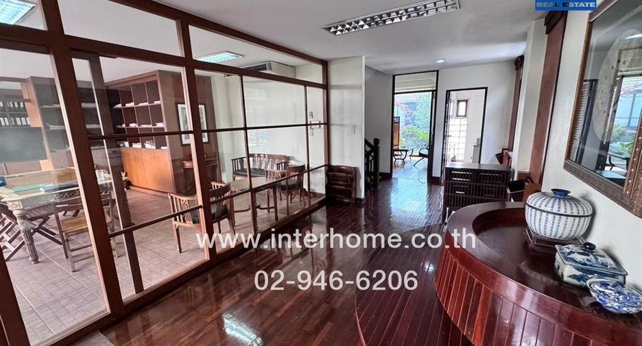 For sale 5 Beds townhouse in Mueang Nonthaburi, Nonthaburi