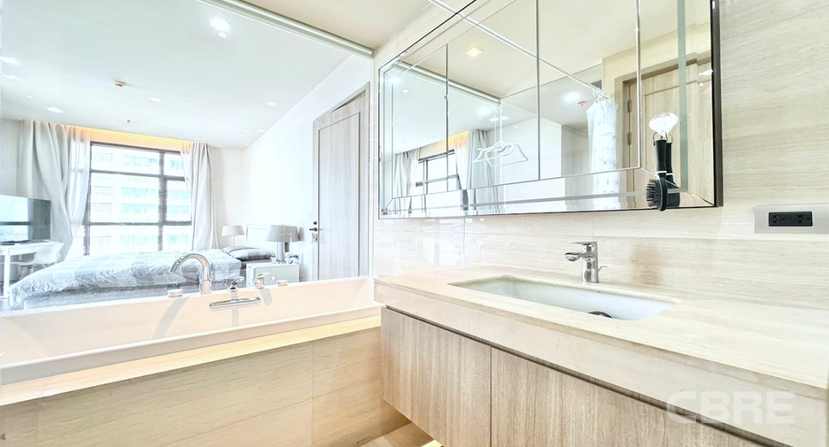 For sale 1 bed condo in Khlong Toei, Bangkok