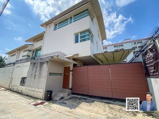 Casa en venta de 5 habitaciones en Phra Khanong, Bangkok