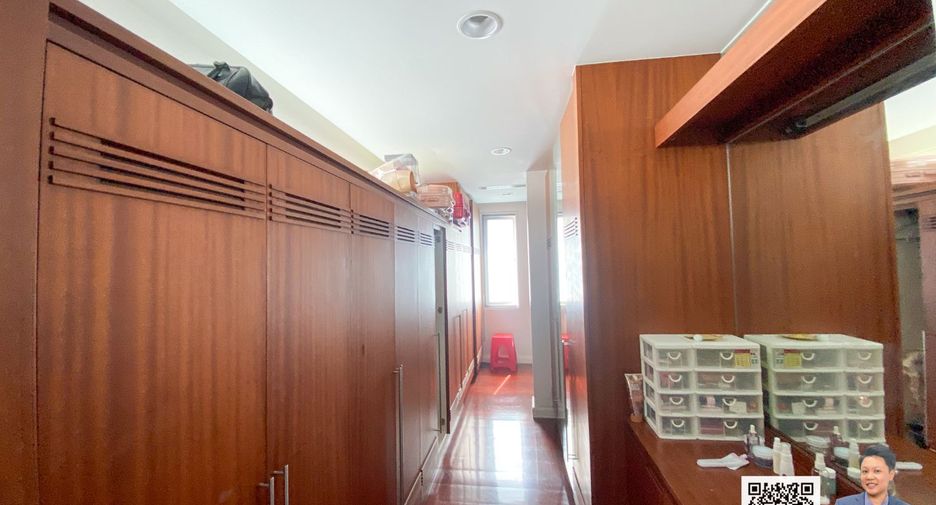 出售 5 卧室 独立屋 在 Phra Khanong, 曼谷