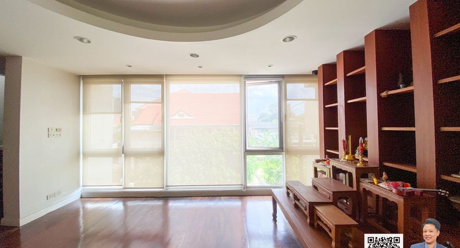 出售 5 卧室 独立屋 在 Phra Khanong, 曼谷