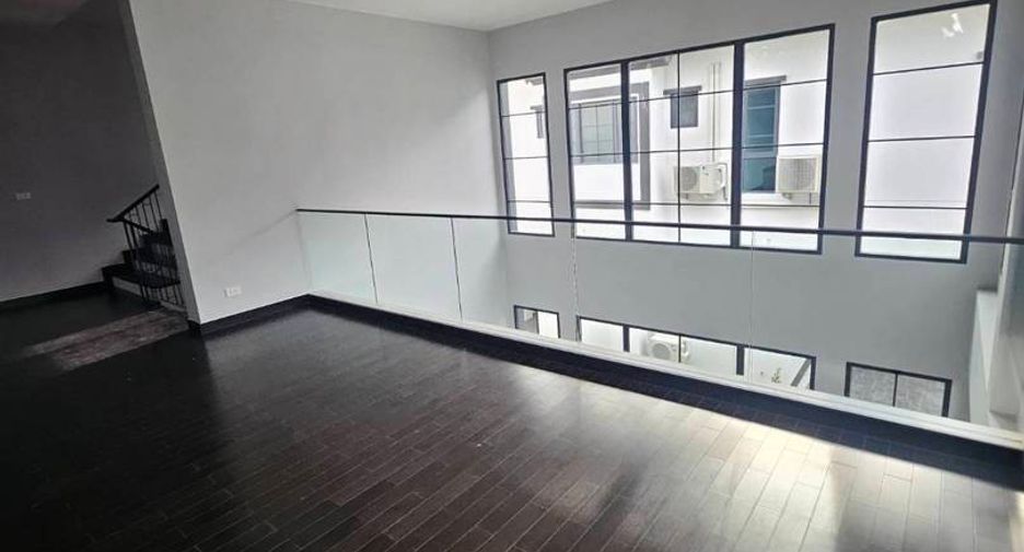 À vendre 5 chambres maison à Bang Phli, Samut Prakan