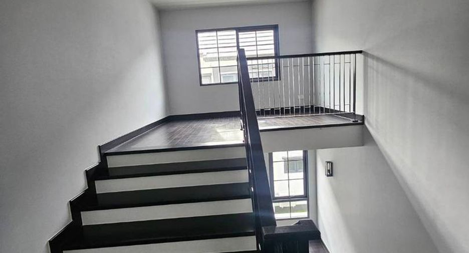 À vendre 5 chambres maison à Bang Phli, Samut Prakan