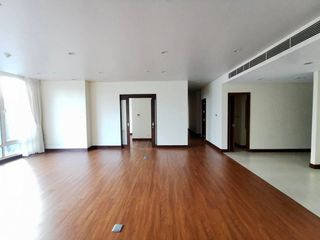 Продажа 4 спальни кондо в Патхум Щан, Бангкок