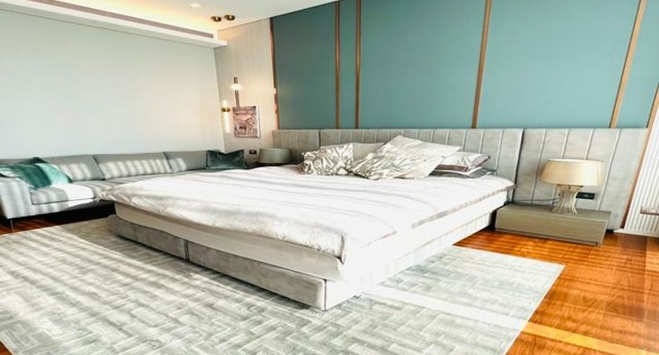 À louer 4 chambres condo à Pathum Wan, Bangkok