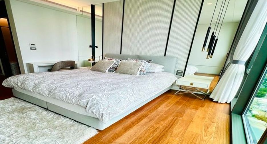 À louer 4 chambres condo à Pathum Wan, Bangkok