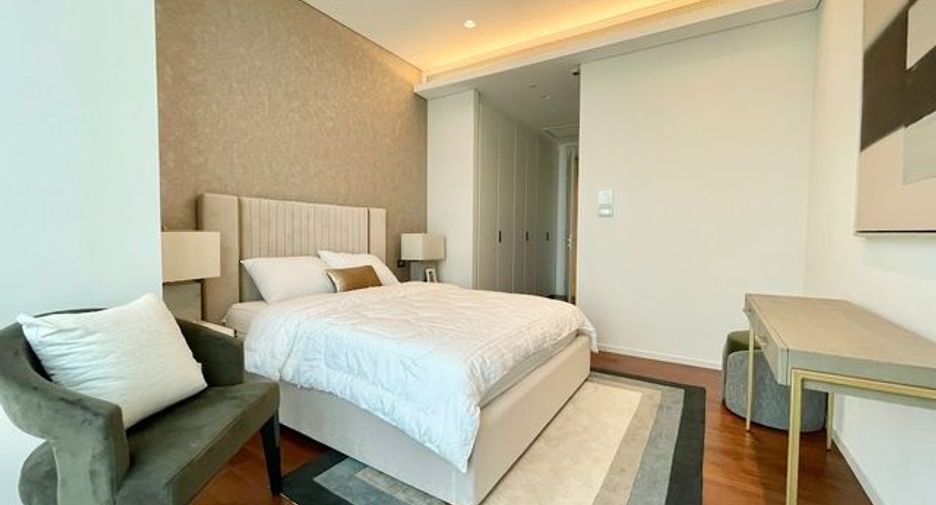 For rent 3 bedrooms condo in Pathum Wan, Bangkok