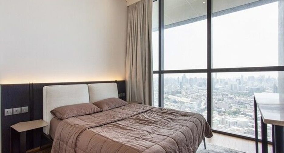 For rent 4 bedrooms condo in Khlong San, Bangkok