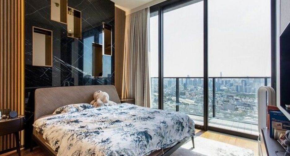 For rent 4 bedrooms condo in Khlong San, Bangkok