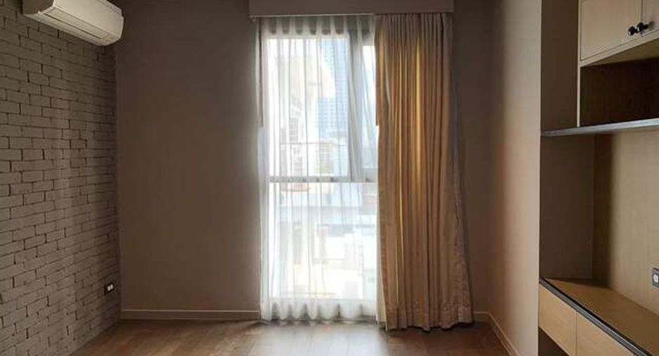 For rent 3 bedrooms condo in Watthana, Bangkok