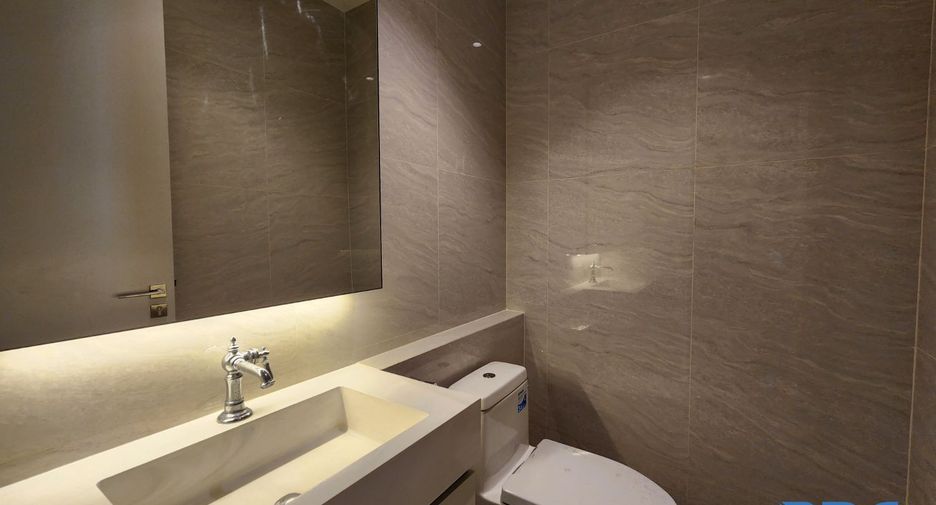 For rent 2 bedrooms condo in Pathum Wan, Bangkok