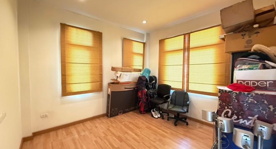 Haus zum Kauf mit 3 Zimmer in Si Racha, Chonburi