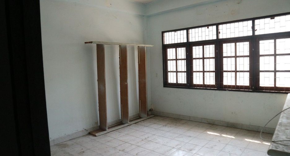 For sale 4 bedrooms retail Space in Bang Khun Thian, Bangkok