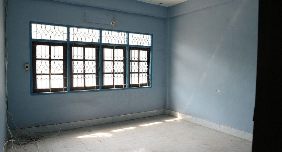 For sale 4 bedrooms retail Space in Bang Khun Thian, Bangkok