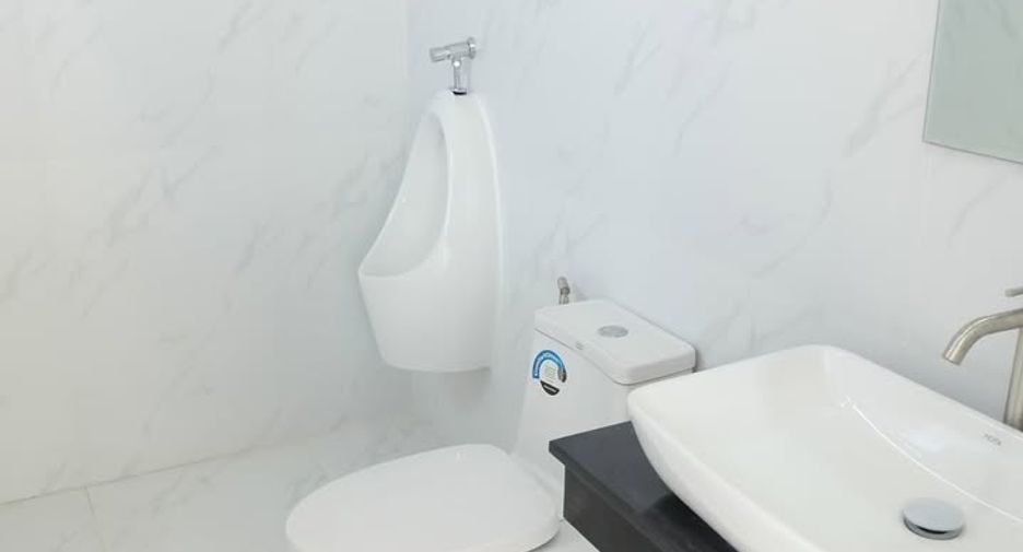 Продажа 3 спальни торговое помещение в Si Racha, Чонбури