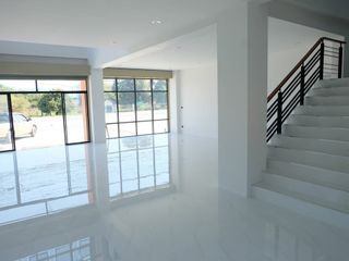 Продажа 3 спальни торговое помещение в Si Racha, Чонбури