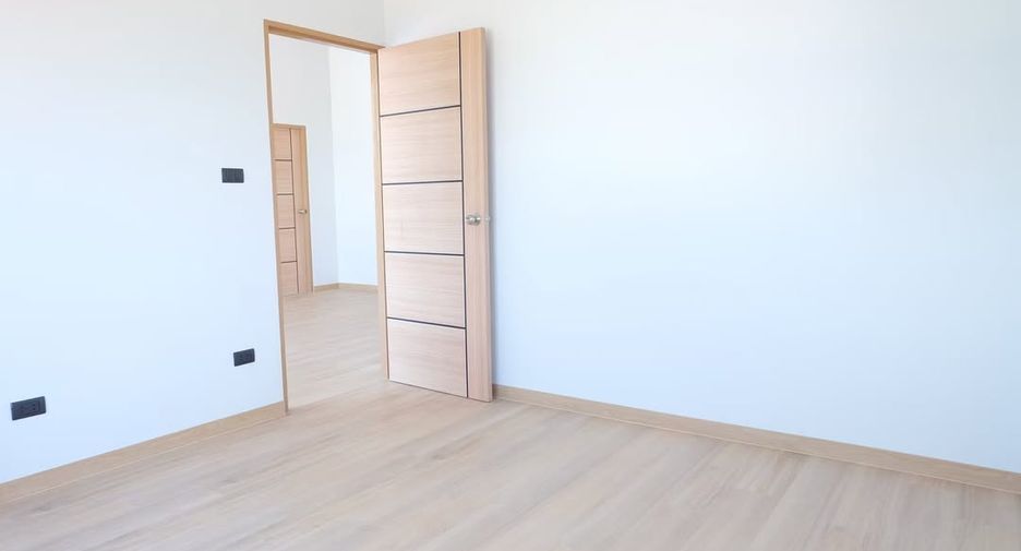 Продажа 3 спальни торговое помещение в Si Racha, Чонбури