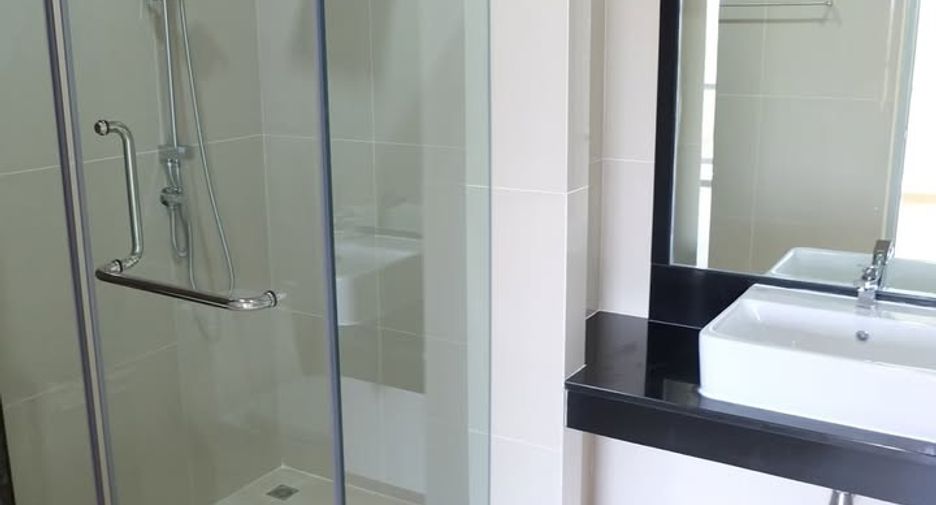 Продажа 3 спальни торговое помещение в Si Racha, Чонбури