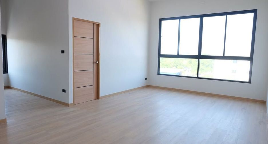 Продажа 3 спальни торговое помещение в Si Racha, Чонбури