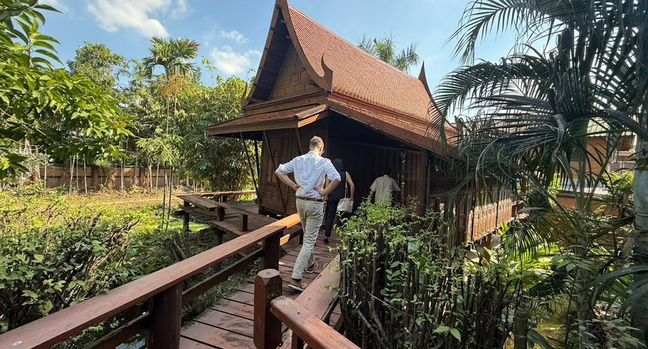 Haus zum Kauf mit 9 Zimmer in Lak Si, Bangkok