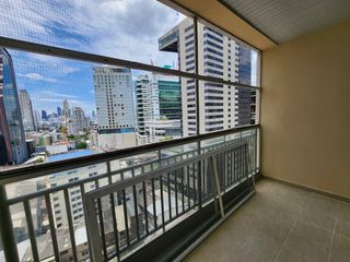 Apartamento en alquiler de 3 habitaciones en Khlong Toei, Bangkok