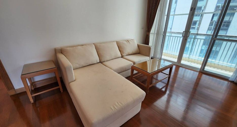 For rent 3 bedrooms apartment in Khlong Toei, Bangkok