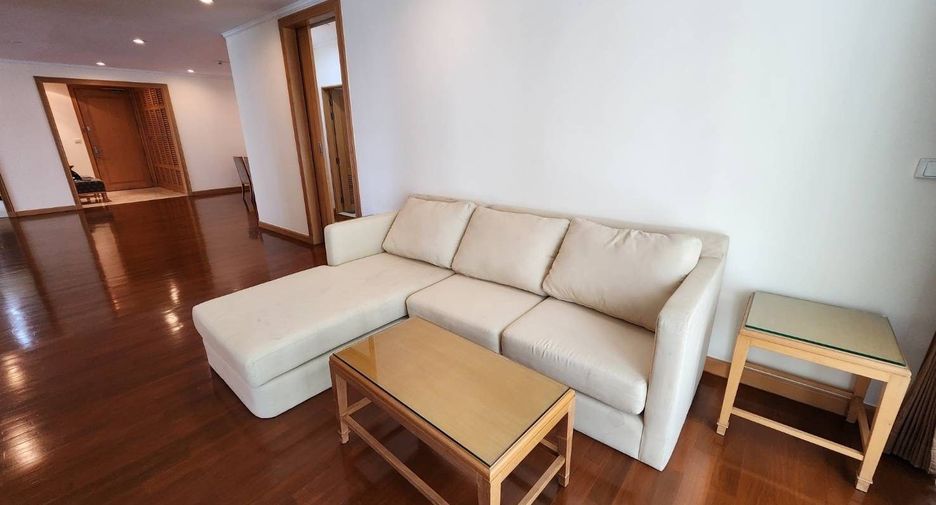 For rent 3 bedrooms apartment in Khlong Toei, Bangkok