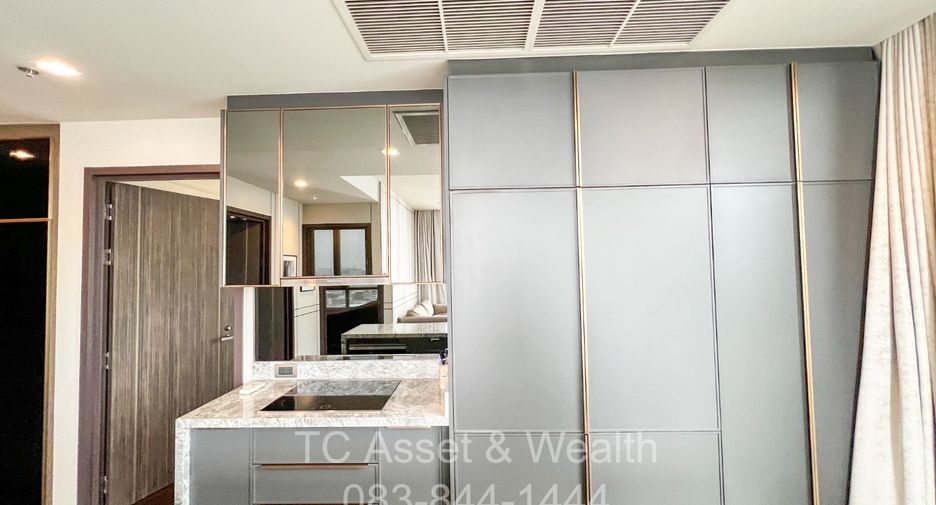 For rent 2 bedrooms condo in Phaya Thai, Bangkok