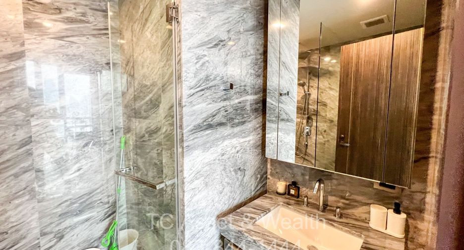 For rent 2 bedrooms condo in Phaya Thai, Bangkok