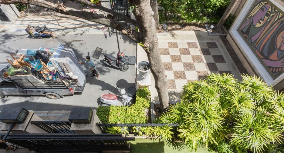 For rent 3 bedrooms house in Watthana, Bangkok