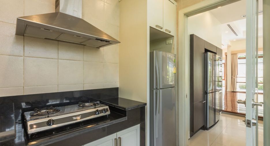 For rent 3 bedrooms house in Watthana, Bangkok