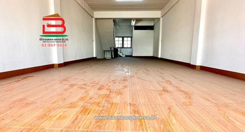For sale 3 bedrooms retail Space in Bang Bua Thong, Nonthaburi