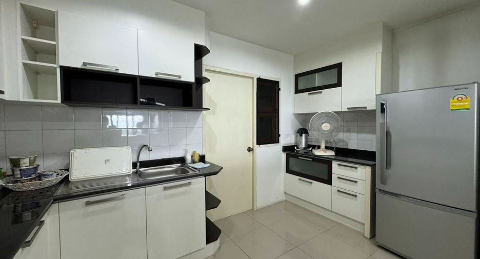 For rent 3 bedrooms condo in Mueang Nonthaburi, Nonthaburi