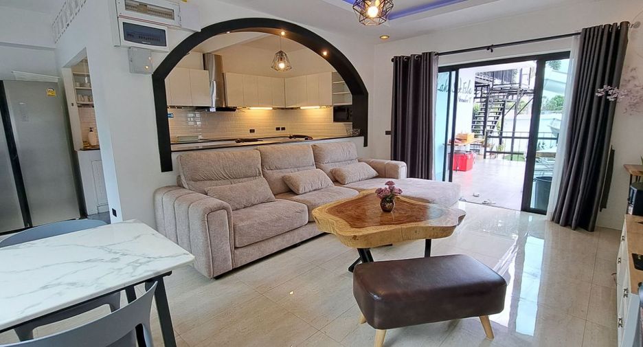 Villa en venta de 6 habitaciones en Bang Lamung, Chonburi