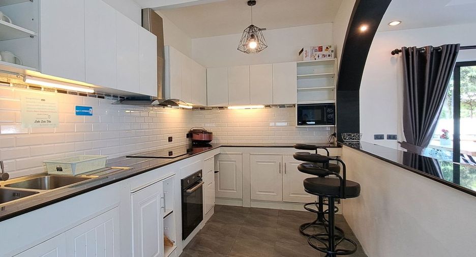 Villa en venta de 6 habitaciones en Bang Lamung, Chonburi