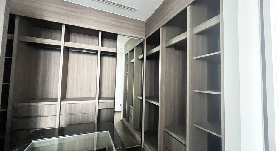 For sale 3 Beds condo in Watthana, Bangkok
