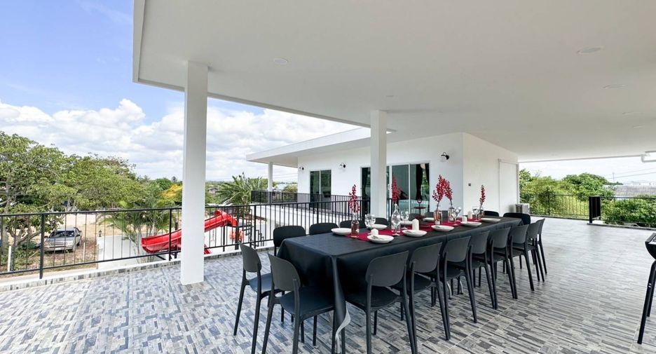 For sale 6 bedrooms villa in Bang Lamung, Chonburi