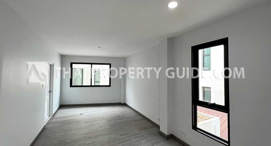 Casa en alquiler de 5 habitaciones en Bang Phli, Samut Prakan