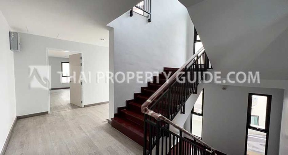 Casa en alquiler de 5 habitaciones en Bang Phli, Samut Prakan