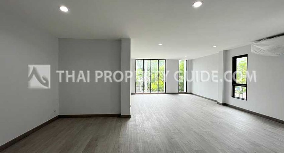 Casa en alquiler de 5 habitaciones en Bang Phli, Samut Prakan