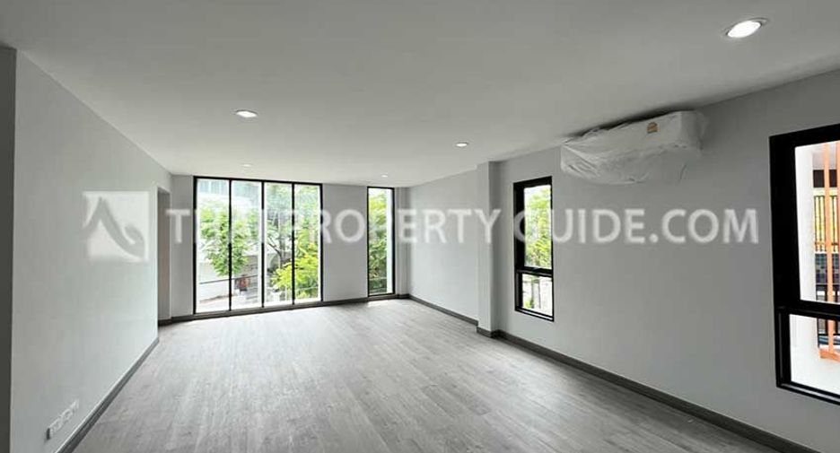 Casa en alquiler de 5 habitaciones en Bang Phli, Samut Prakan