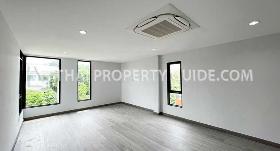 Casa en alquiler de 5 habitaciones en Bang Phli, Samut Prakan