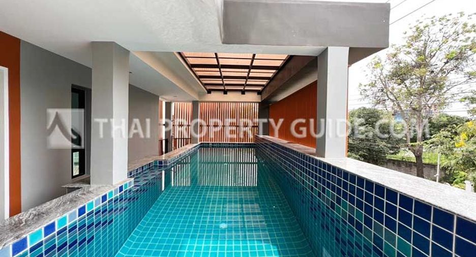 Casa en alquiler de 5 habitaciones en Bang Phli, Samut Prakan