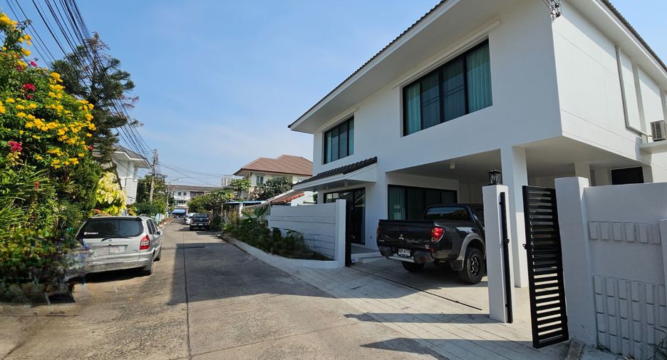 For rent 4 bed house in Pak Kret, Nonthaburi