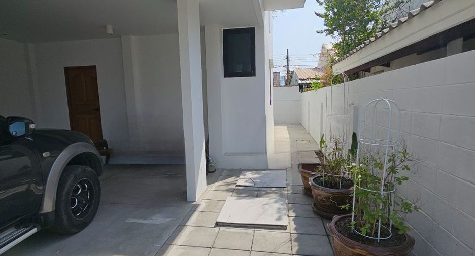 For rent 4 bed house in Pak Kret, Nonthaburi