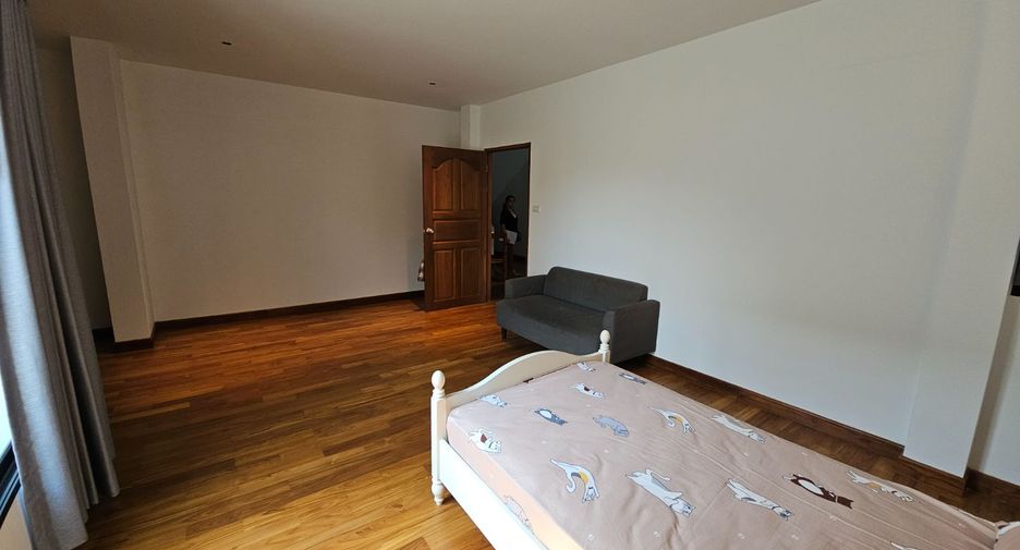 For rent 4 bed house in Pak Kret, Nonthaburi