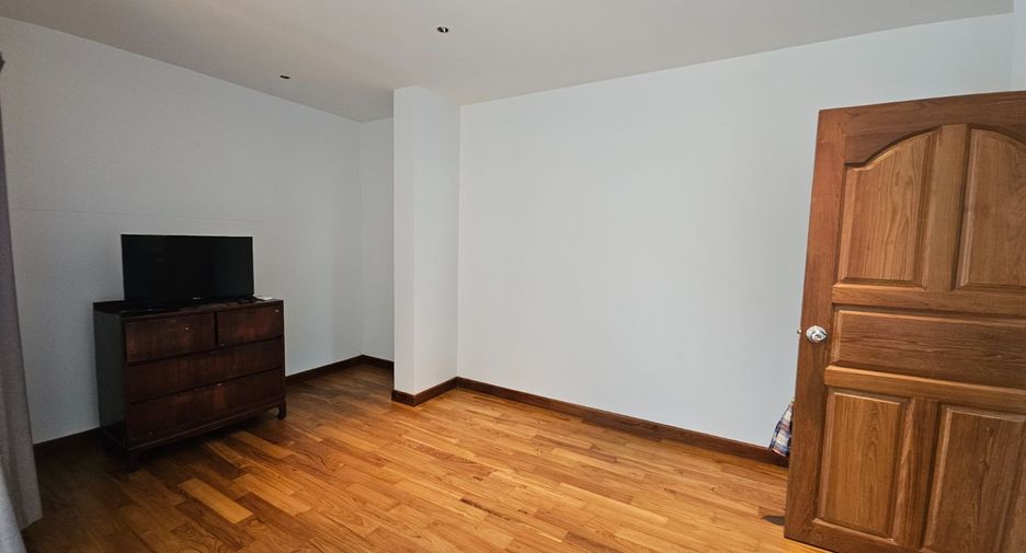 For rent 4 bed house in Pak Kret, Nonthaburi