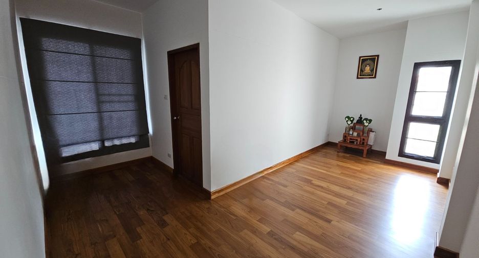 For rent 4 bed house in Pak Kret, Nonthaburi