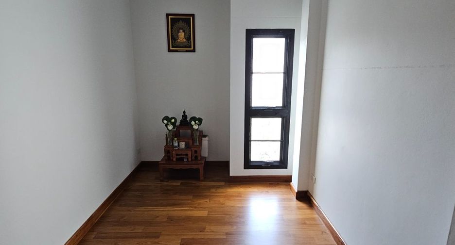For rent 4 bed house in Pak Kret, Nonthaburi