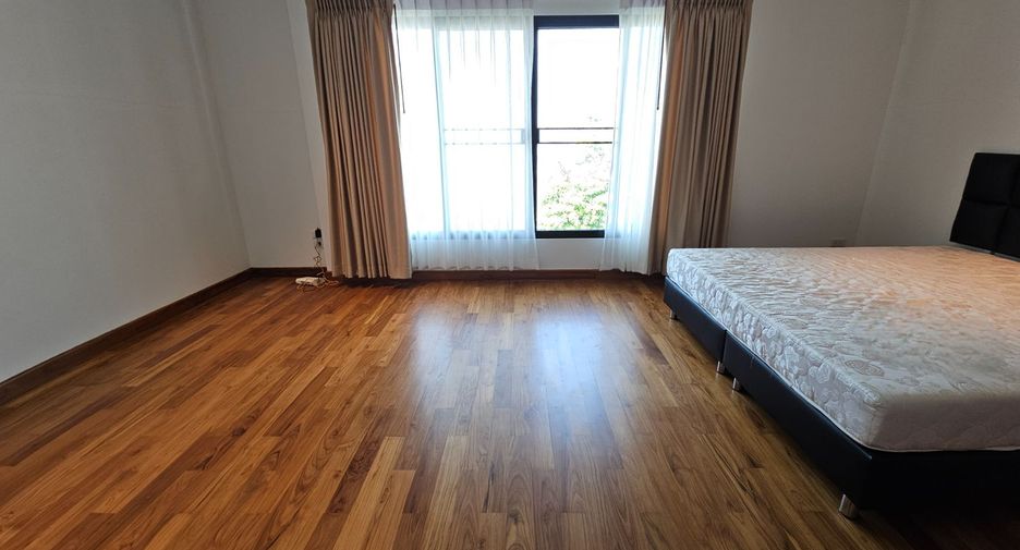 For rent 4 bed house in Pak Kret, Nonthaburi